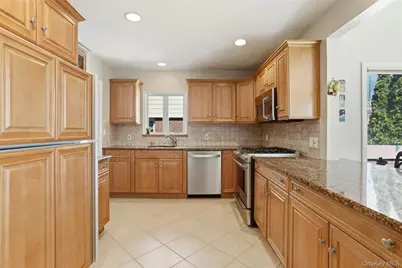 43 Beechwood Lane, New Hyde Park, NY 11040 - Photo 8