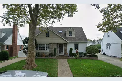 43 Beechwood Lane, New Hyde Park, NY 11040 - Photo 2