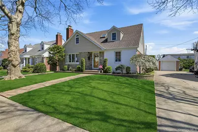 43 Beechwood Lane, New Hyde Park, NY 11040 - Photo 4