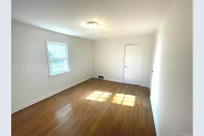 106 Trumbull Road, Manhasset, NY 11030 - Photo 18