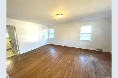 106 Trumbull Road, Manhasset, NY 11030 - Photo 20