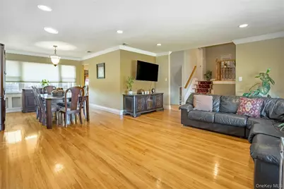 37 Winthrop Road, Plainview, NY 11803 - Photo 4