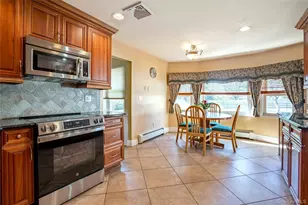 37 Winthrop Rd, Plainview, NY 11803 - Photo 8