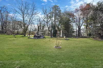 8 Evergreen Avenue, Brentwood, NY 11717 - Photo 10