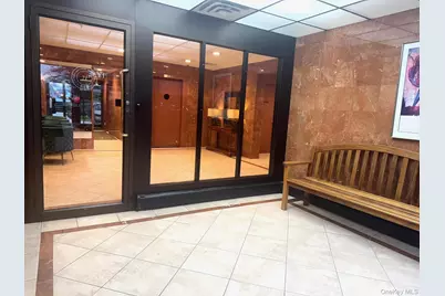 21 Bond Street #3A, Great Neck, NY 11021 - Photo 2