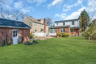 462 Morris Ave, Rockville Centre, NY 11570 - Photo 22