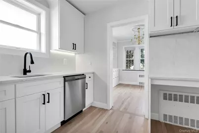 462 Morris Avenue, Rockville Centre, NY 11570 - Photo 12