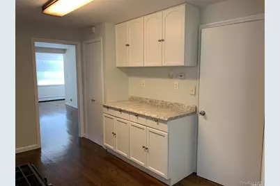 44 Graywood Road #2nd fl, Port Washington, NY 11050 - Photo 4