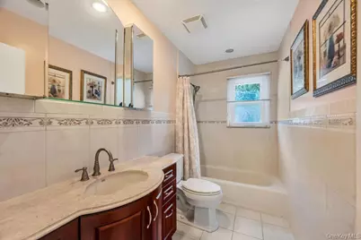 98 Larch Drive, Manhasset Hills, NY 11040 - Photo 24