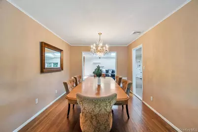 98 Larch Drive, Manhasset Hills, NY 11040 - Photo 10