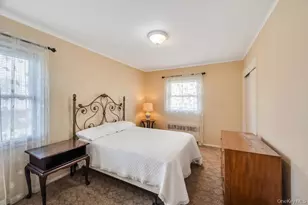 98 Larch Dr, Manhasset Hills, NY 11040 - Photo 22