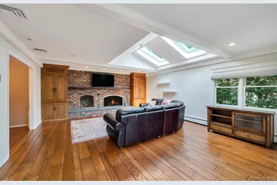 98 Larch Drive, Manhasset Hills, NY 11040 - Photo 16
