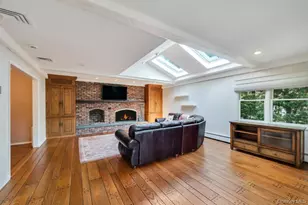 98 Larch Dr, Manhasset Hills, NY 11040 - Photo 16