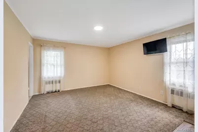 98 Larch Drive, Manhasset Hills, NY 11040 - Photo 20