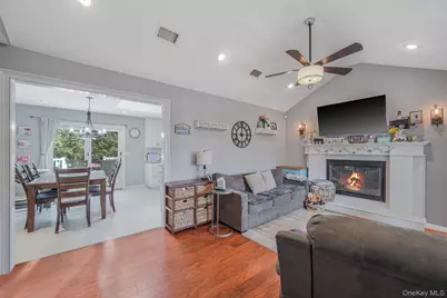 85 Mitchell Drive, Sound Beach, NY 11789 - Photo 4