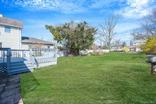 17 Riverside St, Amityville, NY 11701 - Photo 32