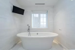 155 Estate Ct, Roslyn Heights, NY 11577 - Photo 34