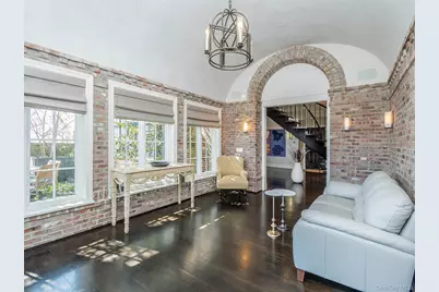 155 Estate Court, Roslyn Heights, NY 11577 - Photo 14