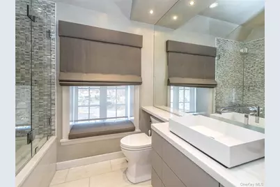 155 Estate Court, Roslyn Heights, NY 11577 - Photo 30