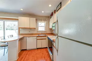 195 N Centre Ave, Rockville Centre, NY 11570 - Photo 10