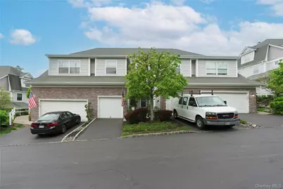 126 Hudson Pointe Drive, Poughkeepsie, NY 12601 - Photo 2