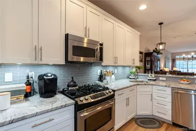 126 Hudson Pointe Drive, Poughkeepsie, NY 12601 - Photo 8
