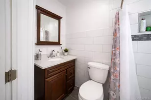 70-37 72nd Pl, Glendale, NY 11385 - Photo 10