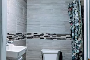 70-37 72nd Pl, Glendale, NY 11385 - Photo 6