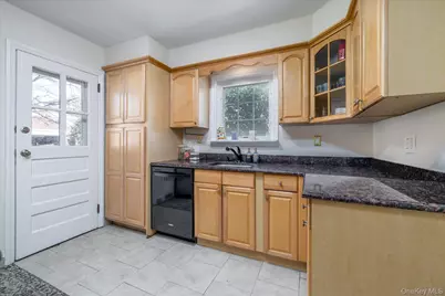 107 Acorn Way, Malverne, NY 11565 - Photo 8