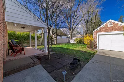 107 Acorn Way, Malverne, NY 11565 - Photo 24