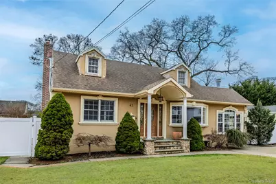 42 Irving Avenue, North Babylon, NY 11703 - Photo 2