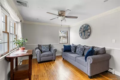 42 Irving Avenue, North Babylon, NY 11703 - Photo 4