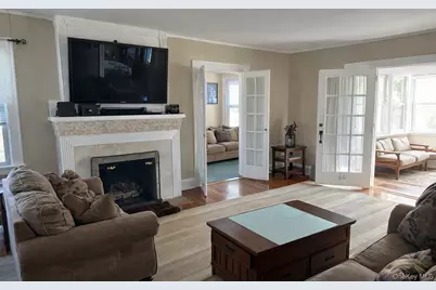 60 Lloyd Avenue, Lynbrook, NY 11563 - Photo 2