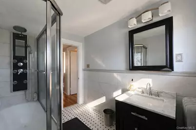 60 Lloyd Avenue, Lynbrook, NY 11563 - Photo 16