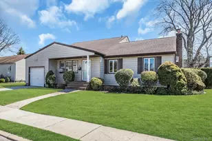 59 Jamaica Ave, Plainview, NY 11803 - Photo 2