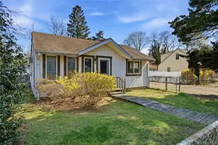 10 Howe St, Huntington Station, NY 11746 - Photo 2