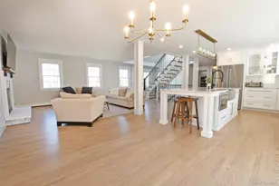 102 Longfellow Ln, Port Jefferson, NY 11777 - Photo 10