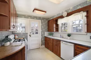 22 Burkewood Rd, Mount Vernon, NY 10552 - Photo 10