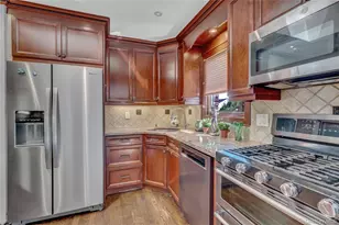 421 Grand Blvd, Massapequa Park, NY 11762 - Photo 10