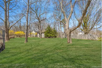 842 Greenlawn Avenue, Islip Terrace, NY 11752 - Photo 32