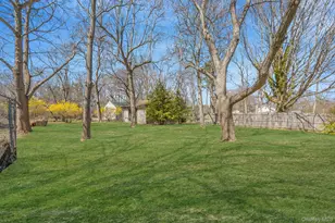 842 Greenlawn Ave, Islip Terrace, NY 11752 - Photo 32