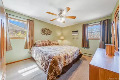 842 Greenlawn Avenue, Islip Terrace, NY 11752 - Photo 14