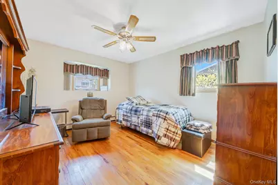 842 Greenlawn Avenue, Islip Terrace, NY 11752 - Photo 18