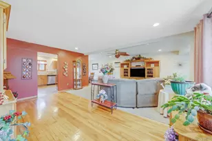 842 Greenlawn Ave, Islip Terrace, NY 11752 - Photo 4