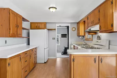 4 Columbine Avenue S, Hampton Bays, NY 11946 - Photo 18