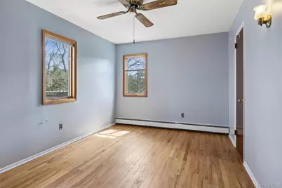 4 Columbine Avenue S, Hampton Bays, NY 11946 - Photo 28