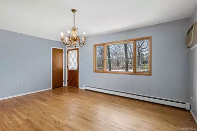 4 Columbine Avenue S, Hampton Bays, NY 11946 - Photo 6