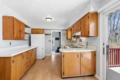 4 Columbine Avenue S, Hampton Bays, NY 11946 - Photo 16