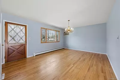 4 Columbine Avenue S, Hampton Bays, NY 11946 - Photo 8