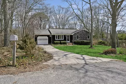 4 Columbine Avenue S, Hampton Bays, NY 11946 - Photo 36